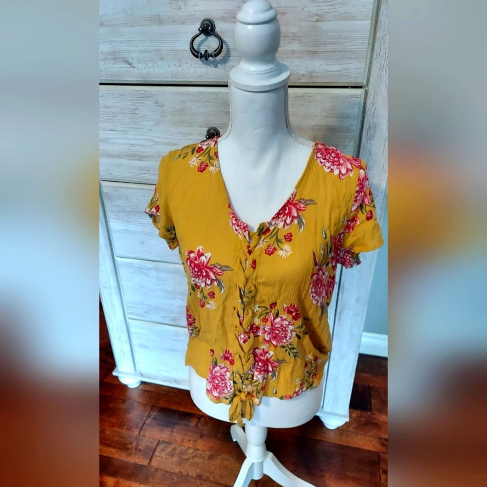 Floral Blouse Pink Republic size small fall look
